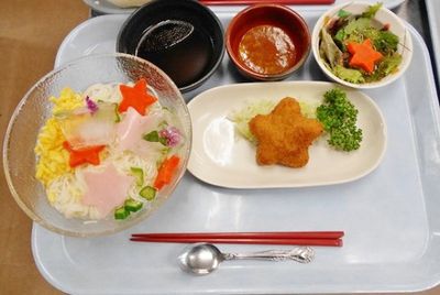 彩り豊かな食事の例