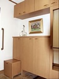 シンプルな洋室キャビネット