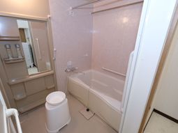 バリアフリーの浴室設備