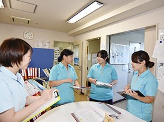 スタッフが話す訓練室  