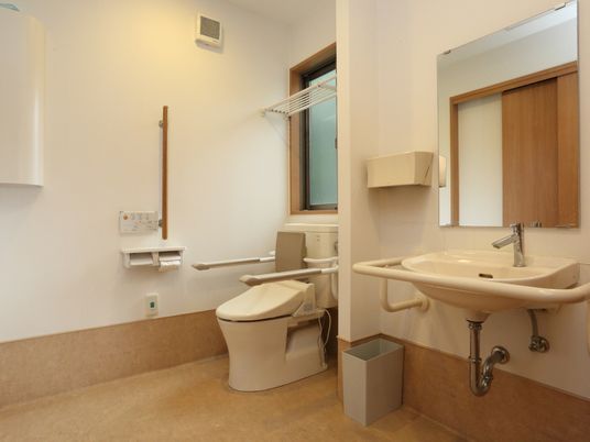 バリアフリーのトイレ空間