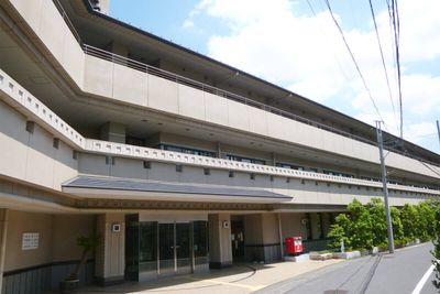 立派な施設の外観