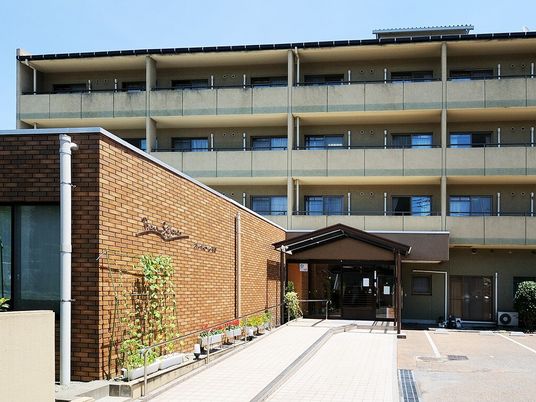 綺麗な建物のエントランス