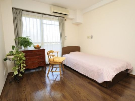 シンプルで明るい居室