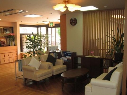 落ち着いた雰囲気のロビー