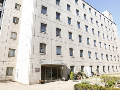 多階層の建物外観