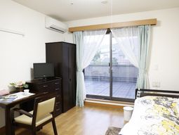 居室のベッドと机