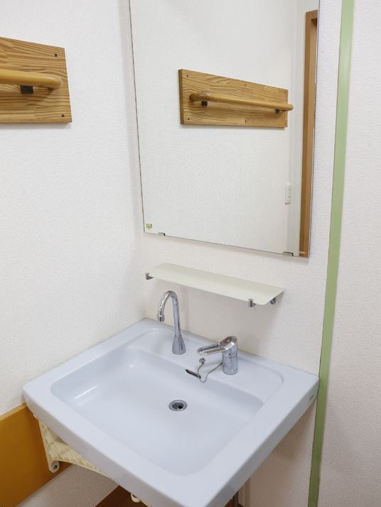 手すり付き洗面台