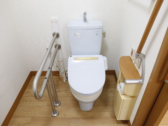 手すり付きトイレ設備
