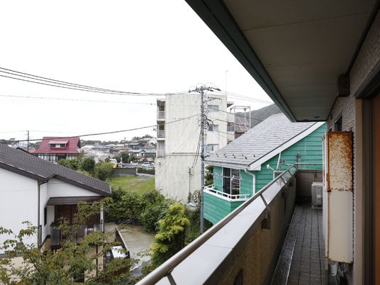 屋外のバルコニー風景
