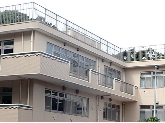 広々した環境の建物外観 外観 自然に囲まれた広々とした環境の建物で、快適に就業できる環境です。