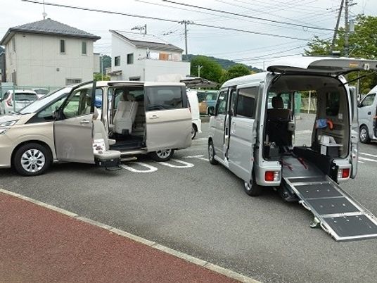 送迎車の駐車場  