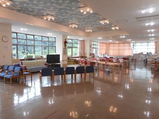 広い食堂の様子  