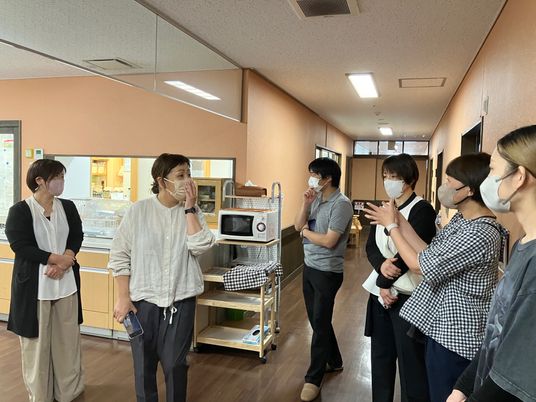 見学中の廊下  