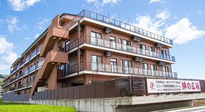 開放感ある建物の外観