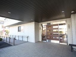 清潔感のあるエントランス