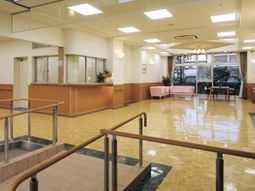 広々とした明るいロビー