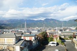 山々と街並みの景色