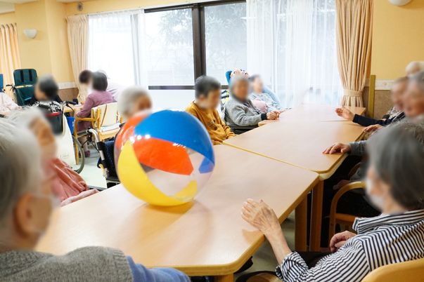 活動を楽しむ人々