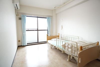 明るい居室の様子