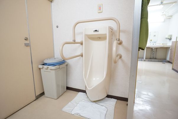 手すり付き洗面台