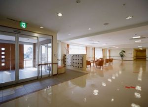 光が差し込む廊下