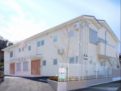 広々とした明るい外観