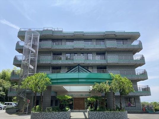 建物正面の外観  
