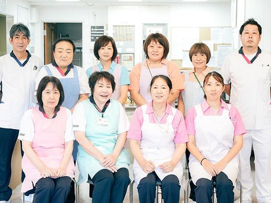 スタッフ集合の室内  