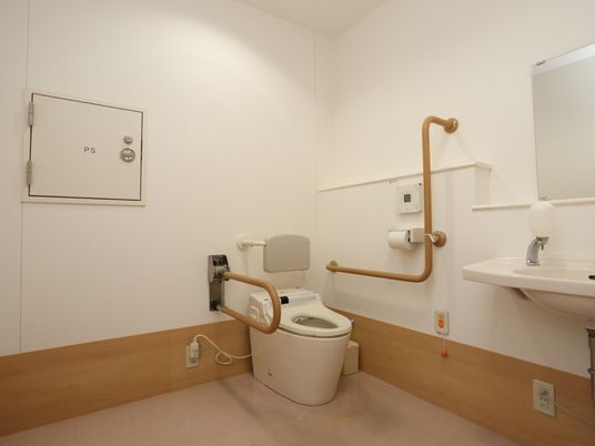 バリアフリー設計のトイレ 