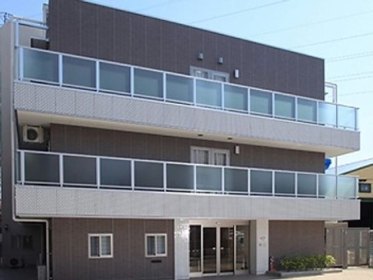 多階層の建物外観