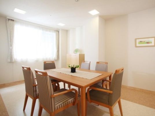 快適なダイニングテーブル