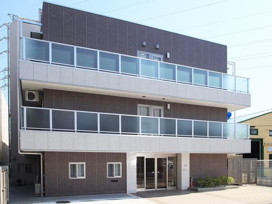 現代的な建物の外観