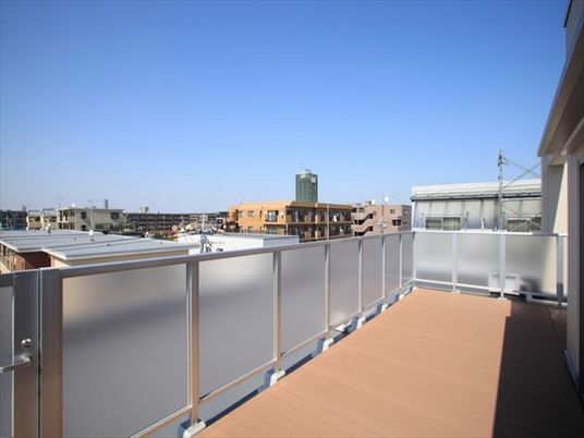 晴れた日の屋上テラス