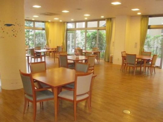 明るいダイニングルーム