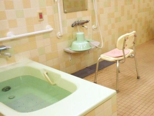 バリアフリーの浴室設備