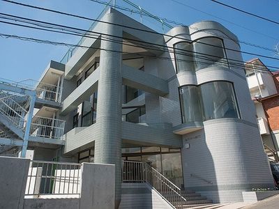 モダンな建物の外観