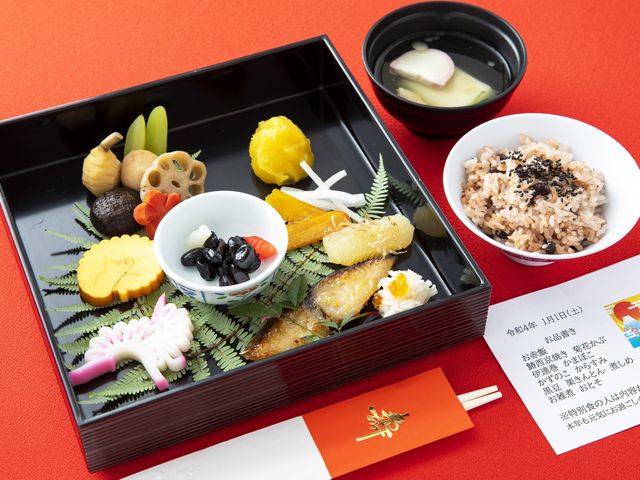 彩り豊かな栄養食事 食堂 質の高い食事の提供にこだわり、利用者さま一人ひとりの健康を支えるやりがいのある職場です。