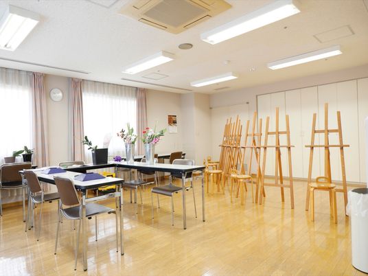 イーゼルのある多目的室