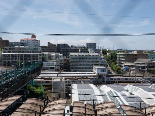 町並みと鉄道の景色