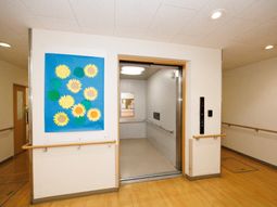 エレベーター前の廊下