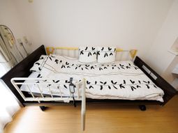 快適な居室のベッド