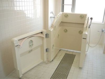 手入れの行き届いた浴室