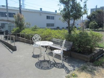 職員休憩の庭景色