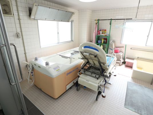 明るい清潔な浴室