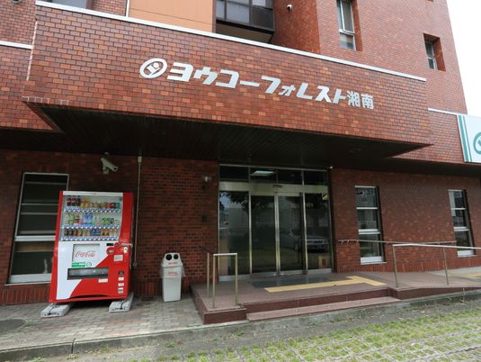 エントランスの建物外観