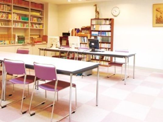 図書とPCのある多目的室