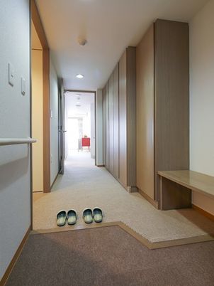 清潔感のある廊下の光景