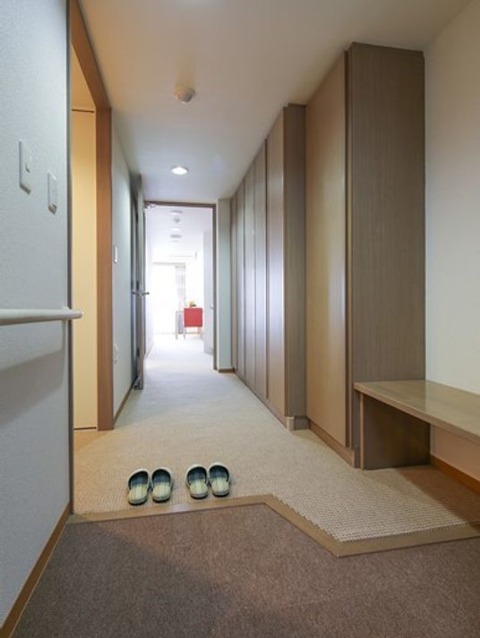 清潔感のある廊下の光景