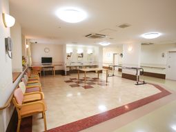 機能訓練室の広々空間